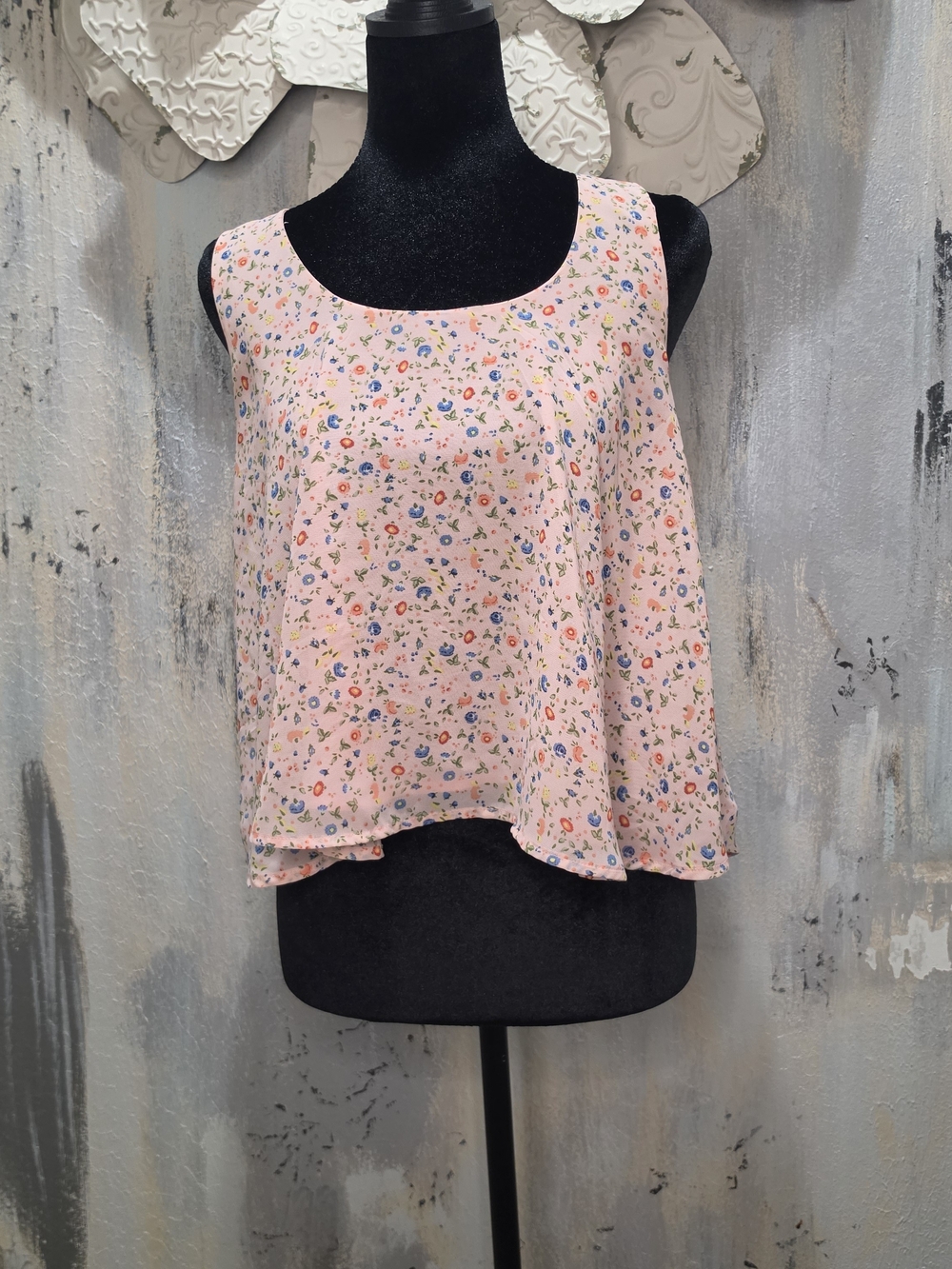 Charlotte Russe Light Pink Floral Scoop Neck Cropped Camisole
